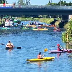 Paddler in Straßburg, bei Halte Fluviale du Wacken