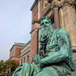 The Entrance to the SMK