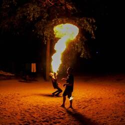Abendprogramm mit Feuershow 🔥