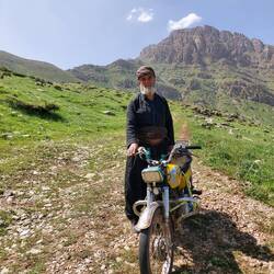 Nen Happen zu essen gab es auch. Der Topf ist vor den Bauch gespannt😁