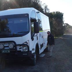 Dann in den Touri-Bus. Allradantrieb, nur Schottterpisten hier.