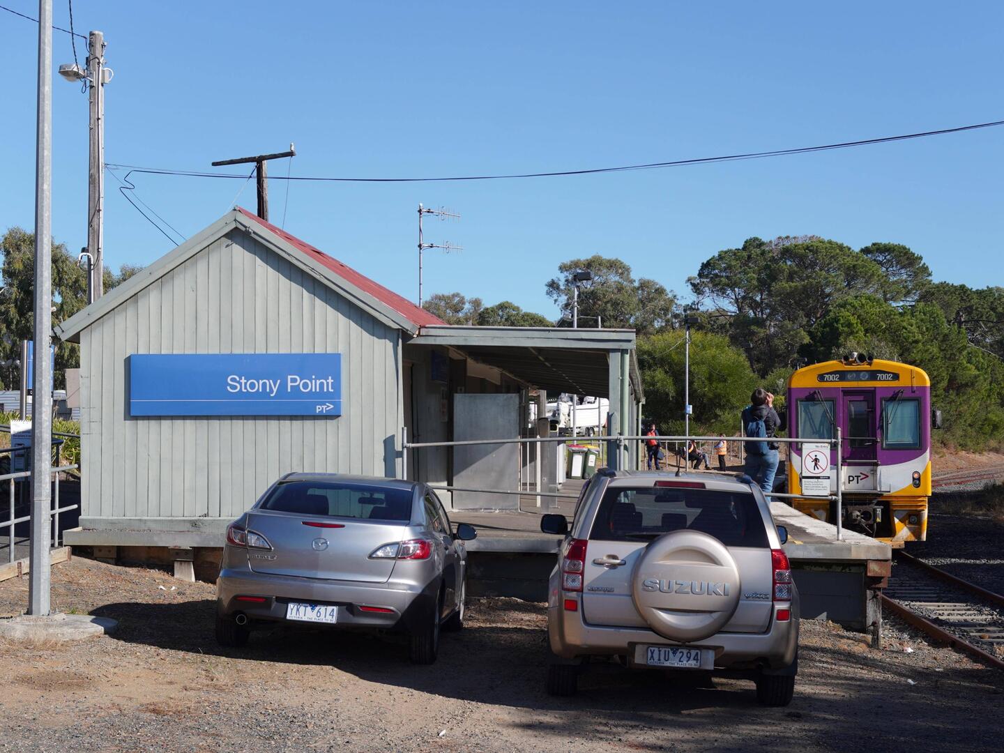 Mit der Bahn nach Stony Point, außer Bahnhof und Pier gibt es dort praktisch nichts.