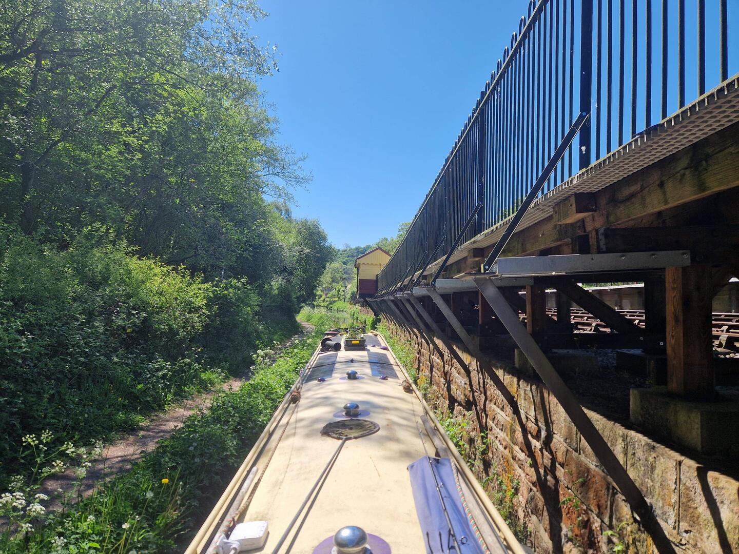 Never have a canal and a railway run so close together. A tight squeeze!