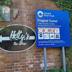 Dimensions of the tunnel and a sign to Hetty's Tea Shop which was unfortunately closed on Mon / Tue
