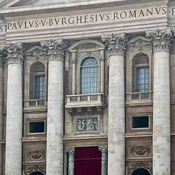 Der päpstliche Balkon im Vatikan