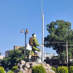 Kreiselfigur gleich vor dem Hotel