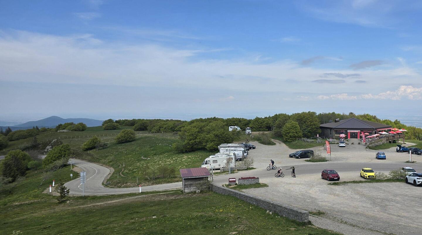 The Col is at an altitude of 1,343m, with parking and the Vue des Alpes restaurant