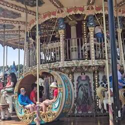 ...ich mag diese Art von Karussell.. 😊