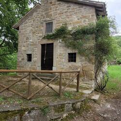 Glockenseil außen angehängt - braucht keiner zum Aufschließen hin 😄