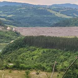 gigantische Staumauer