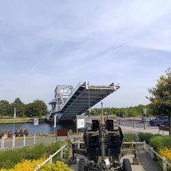 Pegasusbrücke bei der Arbeit...