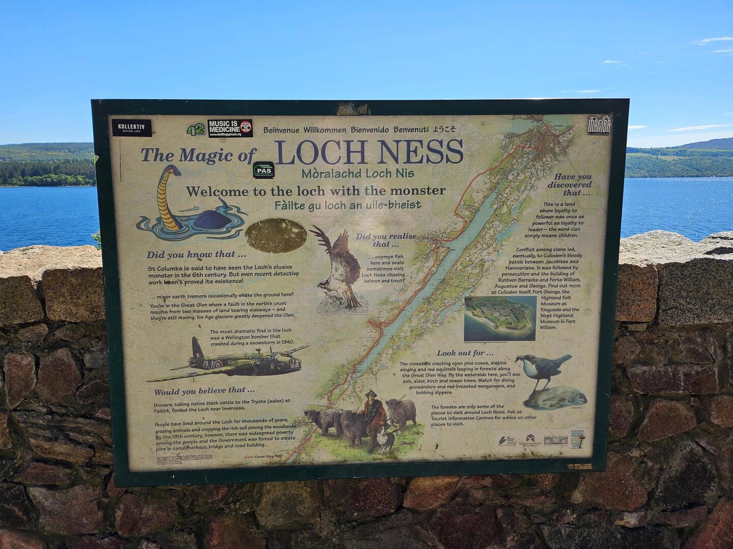 En dan zijn we echt bij Loch Ness en turen naar Nessie.