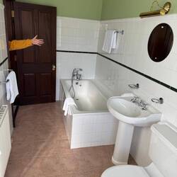 Kijk, onze badkamer!