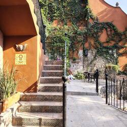 Ein sehr schön hergerichteter Innenhof lädt zum Verweilen