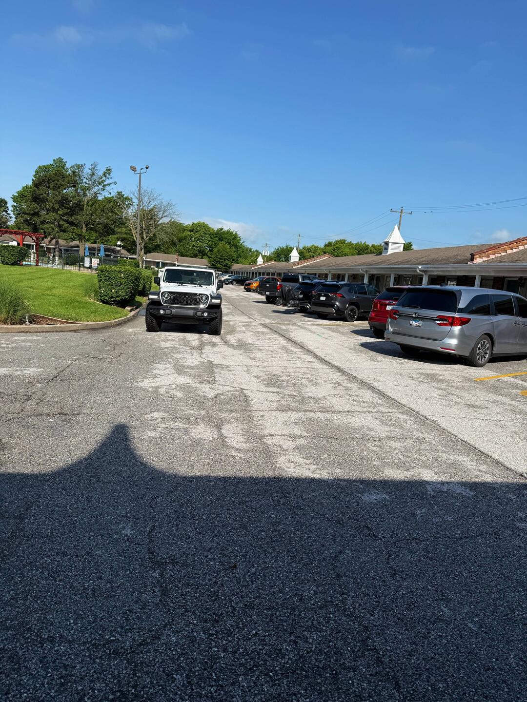 Jedes Zimmer hat seinen eigenen Parkplatz und man muss keine Treppen mit Koffern erklimmen