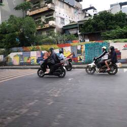 Sur la route vers l'aéroport,...
