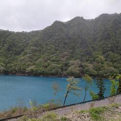 La couleur de l'eau est improbable