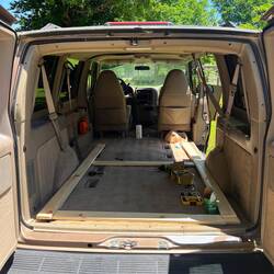 Der Bettrahmen entsteht