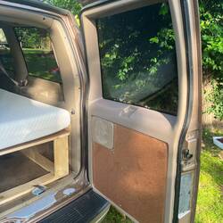 Die Heckklappen bekommen eine Holzrückwand