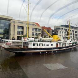 Dieses Schiff kann man mieten, heute fand eine Hochzeit statt