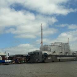 Hier ist ein Schiff verpackt, wird neu renoviert