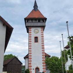Turm der Gangolfskirche in Hollfeld.