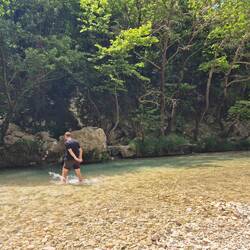 Barfuss durch den Fluss🪨🦶