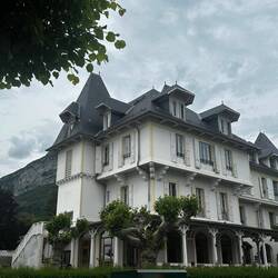 A very Alpine look to the houses