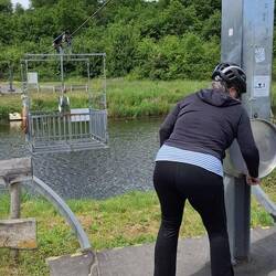 Da kommt sie angekrochen , die Seilfähre