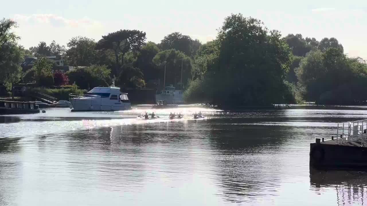 Sprint kayaking along the Thames