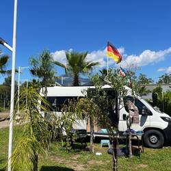 Campingplatz La Giuliana in Pompeji. Die Flagge ist Zufall.