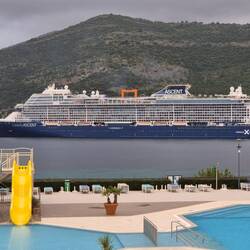 Auslaufen der Celebrity Ascent an unserem Hotel vorbei