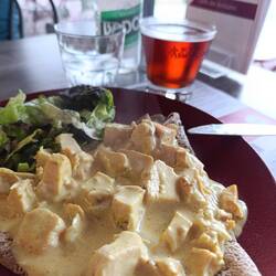 Galette 🐓 (Buchweizenplins mit Hühnchen in einer Sauce aus Crème fraîche und Curry) 😋