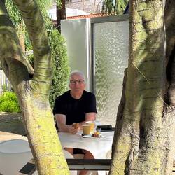 Frühstück in Palm Springs mit feinem Nespresso und Gipfeli