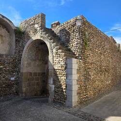 Eines von drei Eingangstoren zur Stadt