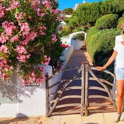 Les portails traditionnels de Minorque sont construits en bois d'olivier sauvage.