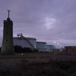 Steht aber auch nicht wirklich in einer idyllischen Umgebung.