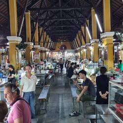 Markthalle mit Futter