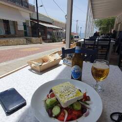 Mittagspause mit Greek Salad
