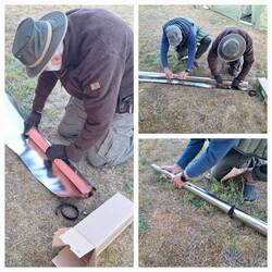 Das Rollrohr wird mit Hilfe einer Nudel (zu kurz) gerollt