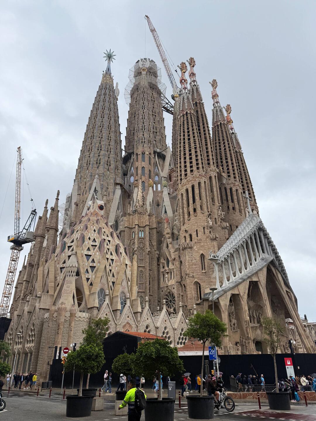 Die ersten 2 Stunden mit regnerischem Wetter, danach ist es aufgeklart.