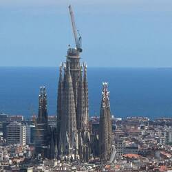 Hier kann man gut die gigantischen Ausmaße der Sagrada Familia erkennen.