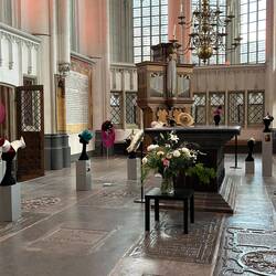 Kirche mit Hutausstellung - auch nicht alltäglich