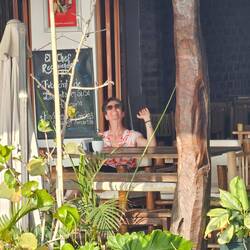 Mich hat er fotografiert. Dawei ist im Hintergrund, also im Meer, ein Seelöwe vorbeigeschwommen 🤦‍♀