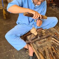Bambuswurzelkopfschnitzer in Hoi An
