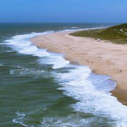 Der Nordstrand von Nazaré, im Winter DAS Surferparadies mit Monsterwellen bis fast 30m Höhe.