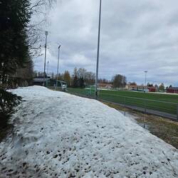Vereinzelt zwischendurch gibt's noch Schneereste.