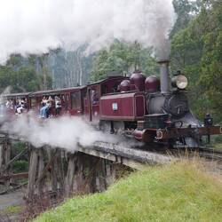 in der zweiten Klasse lässt man die Beine aus dem Fenster baumeln!