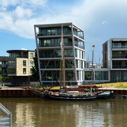 Exklusive (vermutlich teure)Wohnlage direkt am Hafen