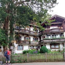 Historischer Hof im Ort Tegernsee.